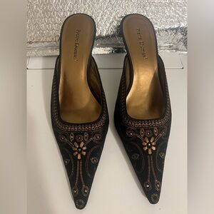 Pierre Dumas Sz 8.5 Black intricate embroidery on suede, Pointed Toe Heels Mules